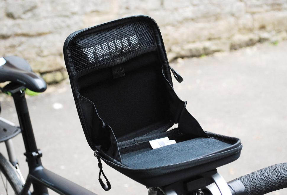 Review Thule Pack n Pedal Handlebar Wallet road.cc